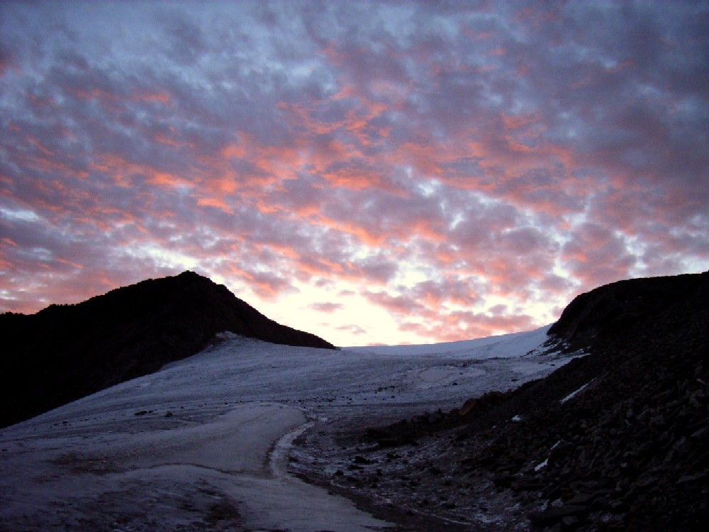 Sonnenaufgang beim Aufstieg zum Similaun