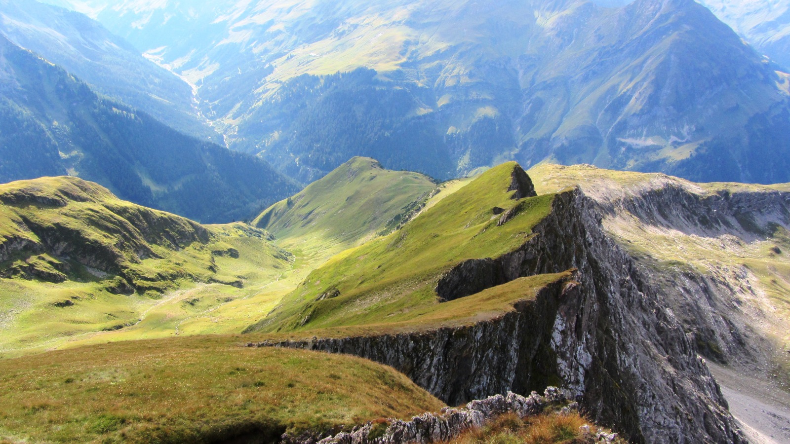 Blick von der Rotschrofenspitze